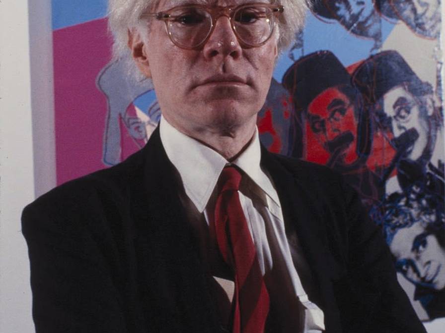 Andy_Warhol_at_the_Jewish_Museum_(by_Bernard_Gotfryd)_–_LOC
